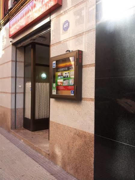 Pension Calfred II Logroño Exterior foto