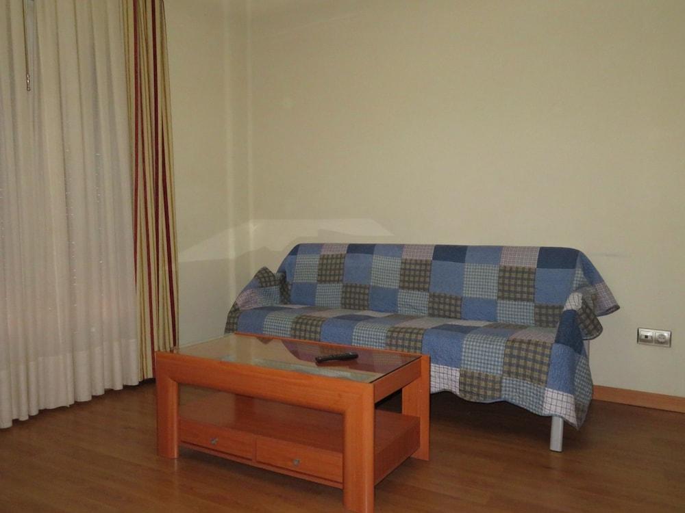 Pension Calfred II Logroño Exterior foto